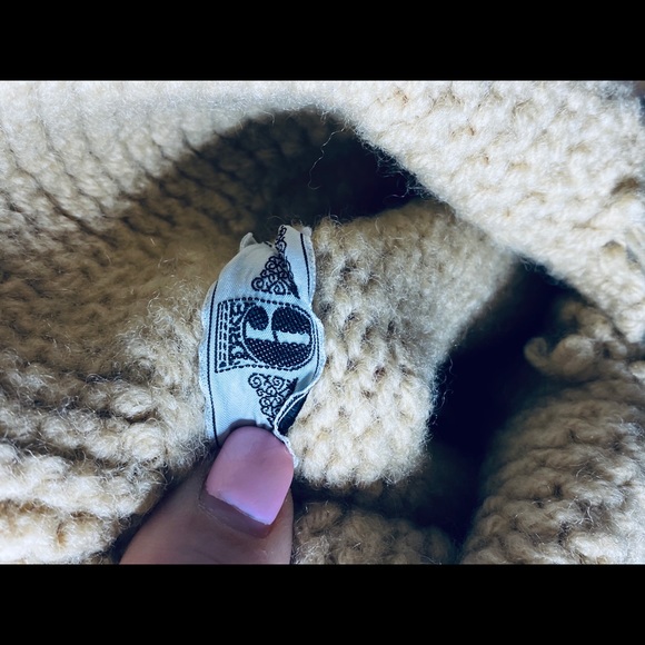 Hand Knit Wool Sweater size 6 - Picture 4 of 6